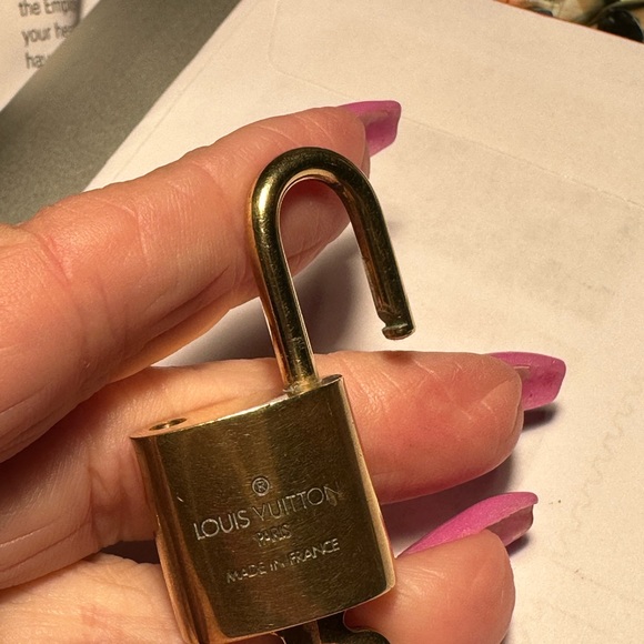 Louis Vuitton Lock & Key No. 316. Pre-2009 - Picture 4 of 8